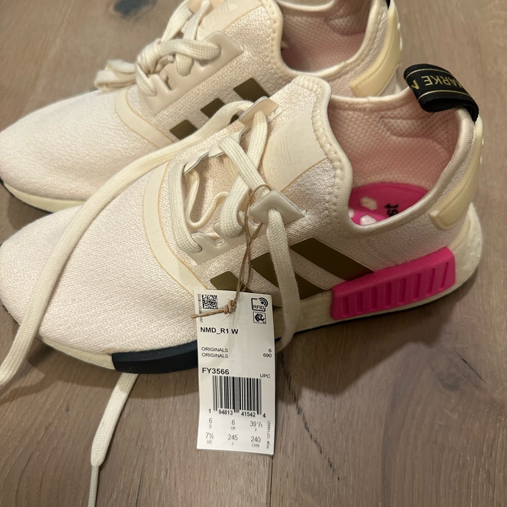 Adidas NMD_R1 Women's Sneakers - SCREAMING PINK
